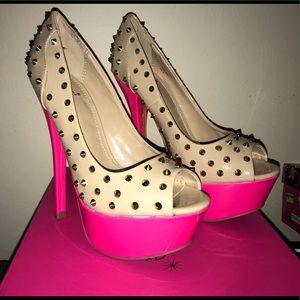 Fashion Nova Shoedazzle beige pink platform heel